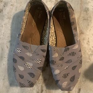 Woman’s Toms shoes